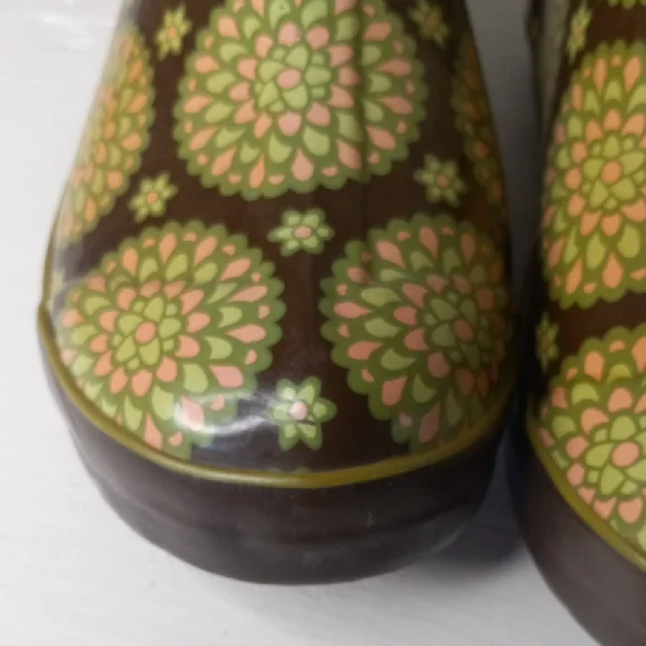 Floral Patterned Rain Boots - Picture 4 of 10